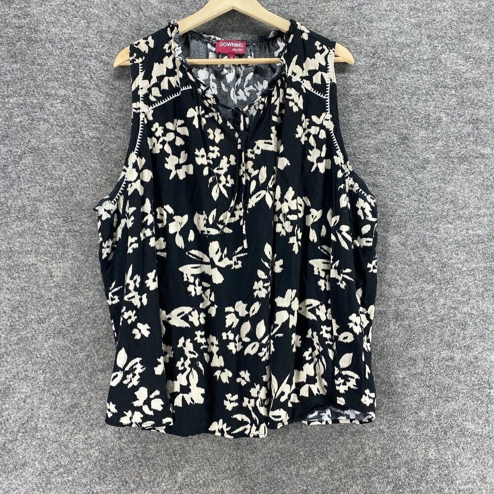 5/$45Downing Studio Blouse Women 3X Plus Black Floral V-Neck Tasseled Sleeveless